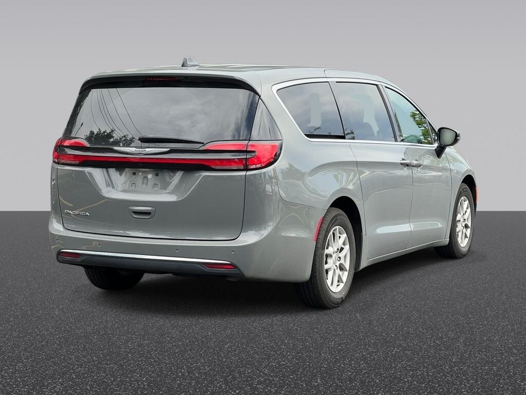 Used 2025 Chrysler Pacifica Select Minivan/Van