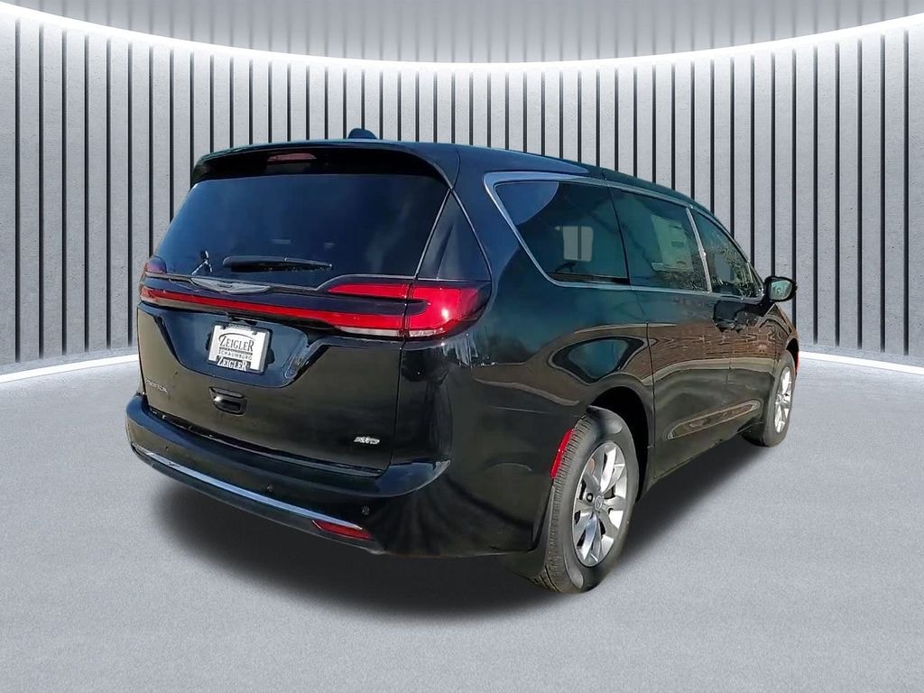 New 2026 Chrysler Pacifica Select Van Passenger Van