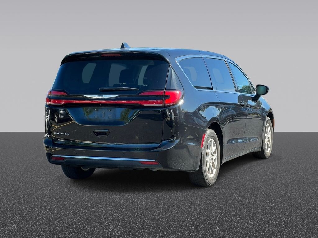Used 2024 Chrysler Pacifica Touring L Minivan/Van