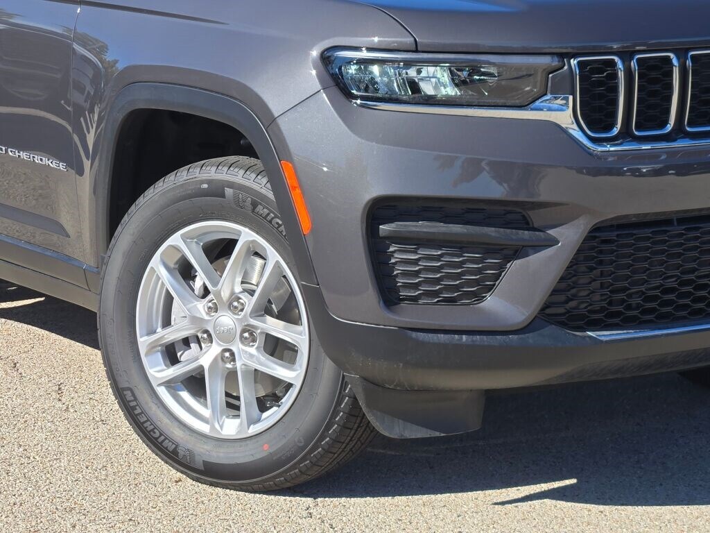 New 2025 Jeep Grand Cherokee Laredo SUV