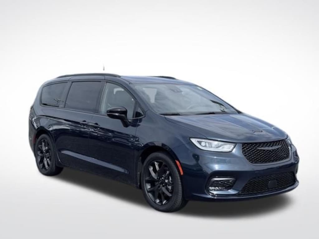 Used 2025 Chrysler Pacifica Limited Minivan/Van