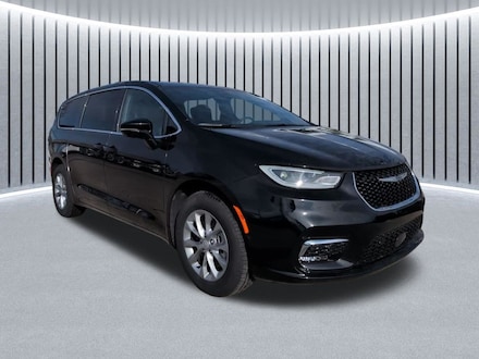 2026 Chrysler Pacifica Limited Van Passenger Van