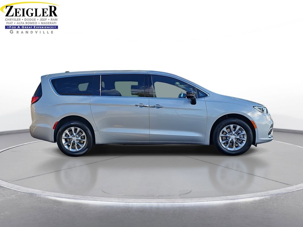 New 2026 Chrysler Pacifica Select Van Passenger Van
