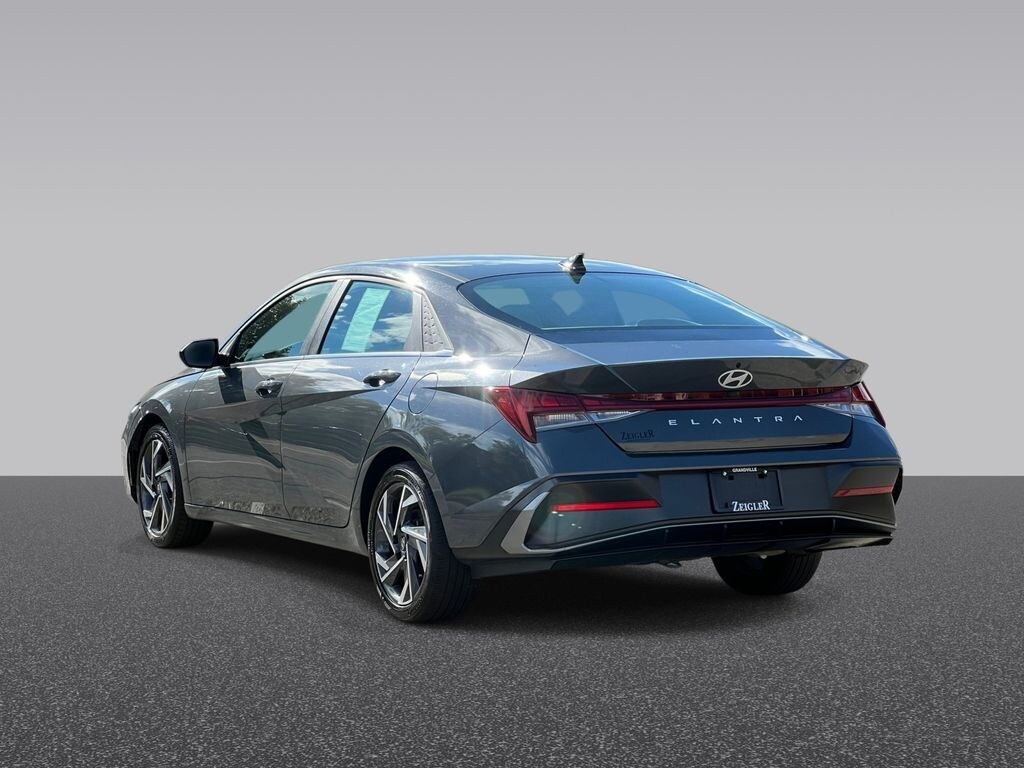 Used 2025 Hyundai Elantra SEL Convenience Sedan