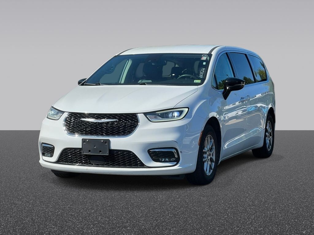 Used 2024 Chrysler Pacifica Touring L Minivan/Van