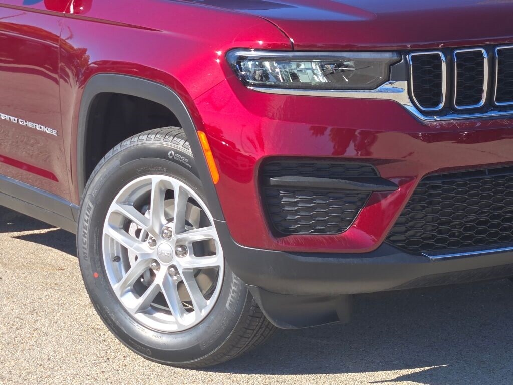 New 2025 Jeep Grand Cherokee Laredo SUV