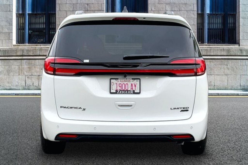 New 2027 Chrysler Pacifica Limited Van Passenger Van