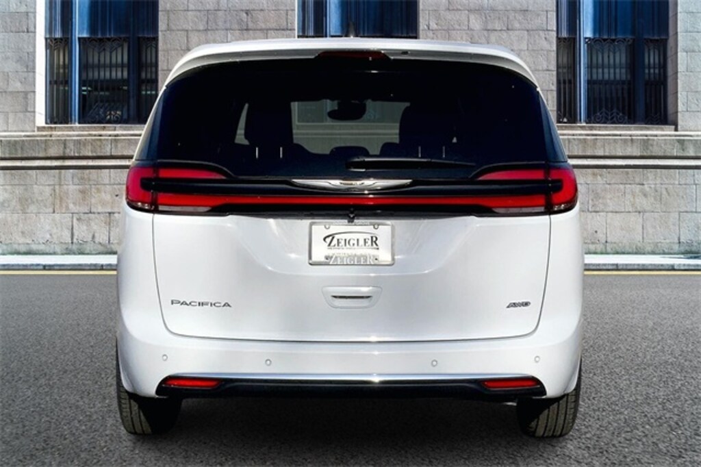 New 2026 Chrysler Pacifica Select Van Passenger Van