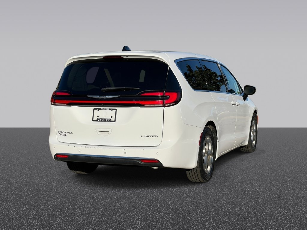 Used 2024 Chrysler Pacifica Limited Minivan/Van