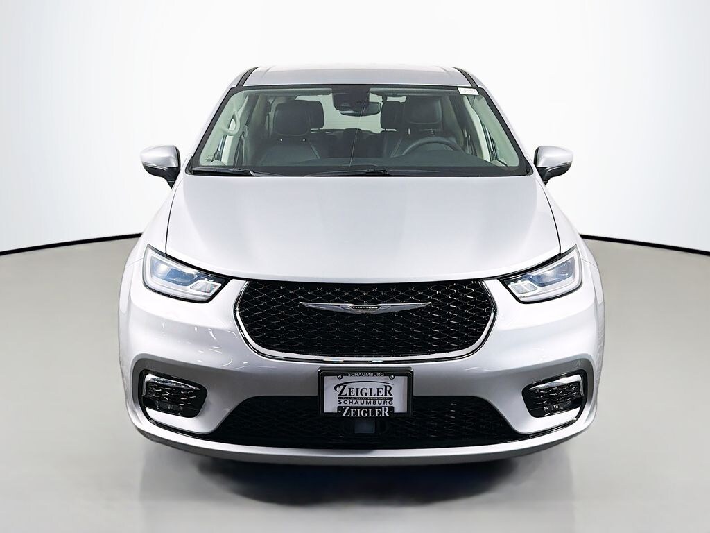 Used 2023 Chrysler Pacifica Hybrid Touring L Minivan/Van
