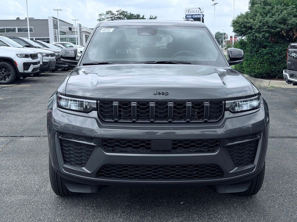 New 2026 Jeep Grand Cherokee Laredo SUV