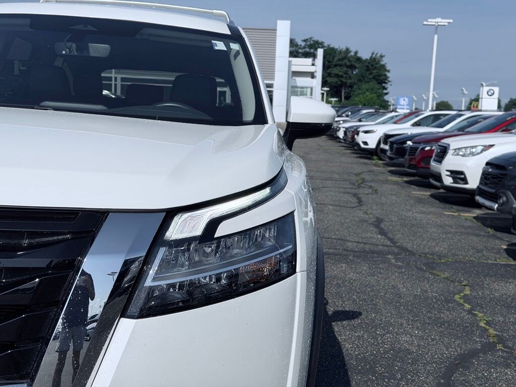 Used 2023 Nissan Pathfinder SL SUV