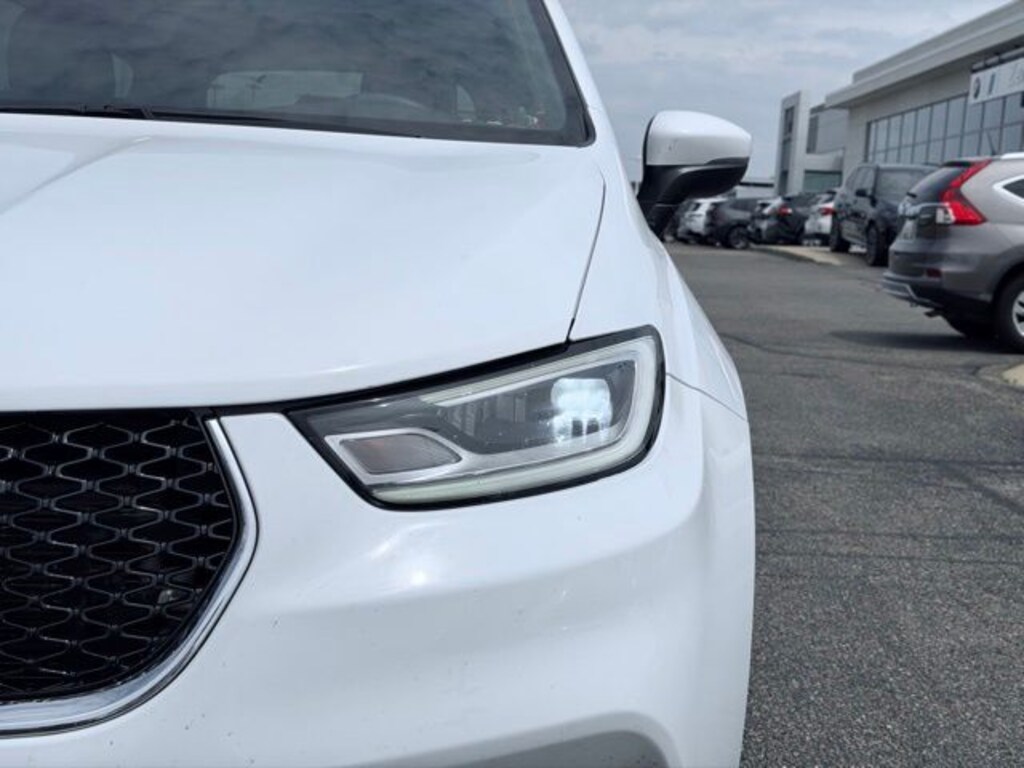 Certified 2023 Chrysler Pacifica Touring L Minivan/Van