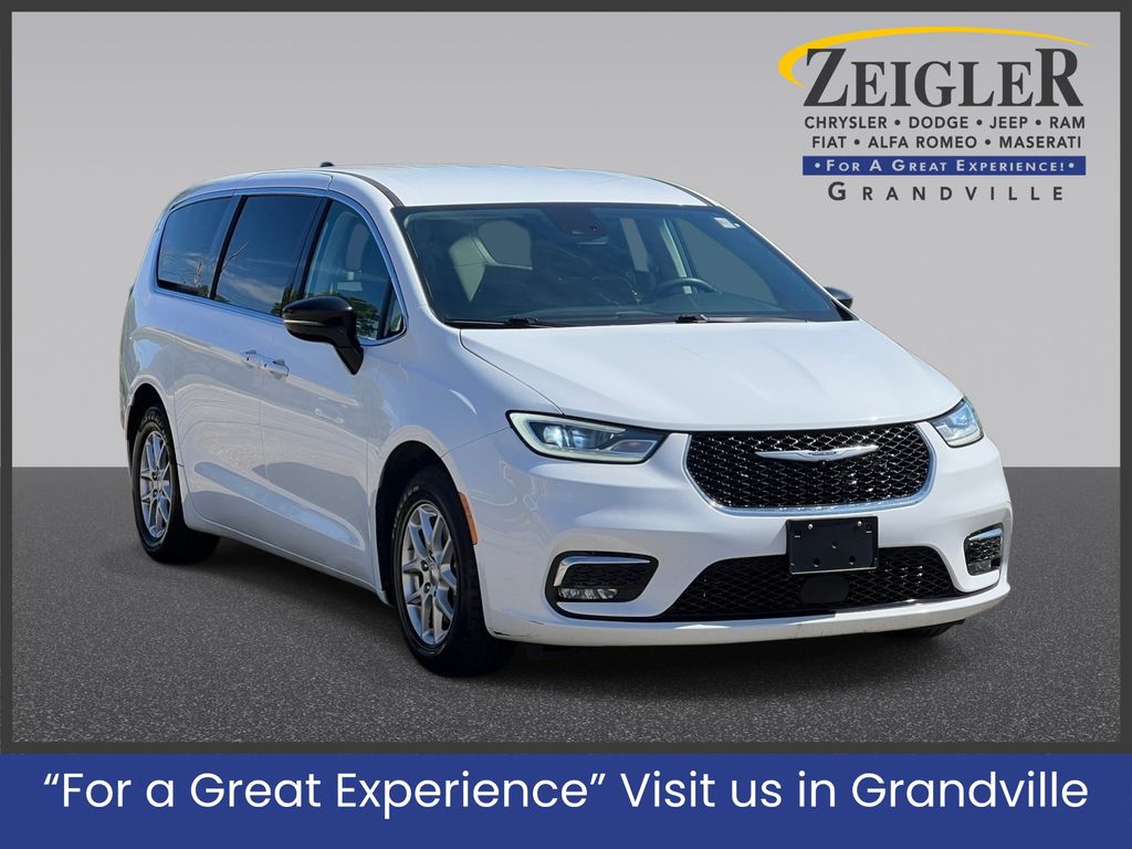 Used 2024 Chrysler Pacifica Touring L Minivan/Van