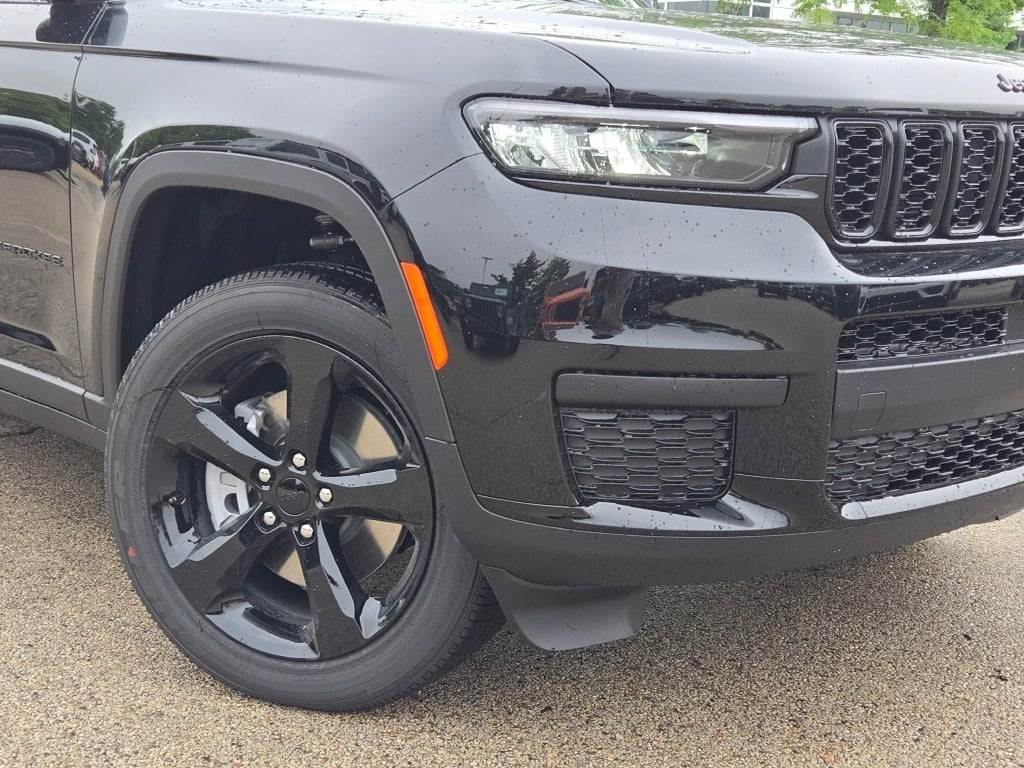 New 2025 Jeep Grand Cherokee L Laredo SUV