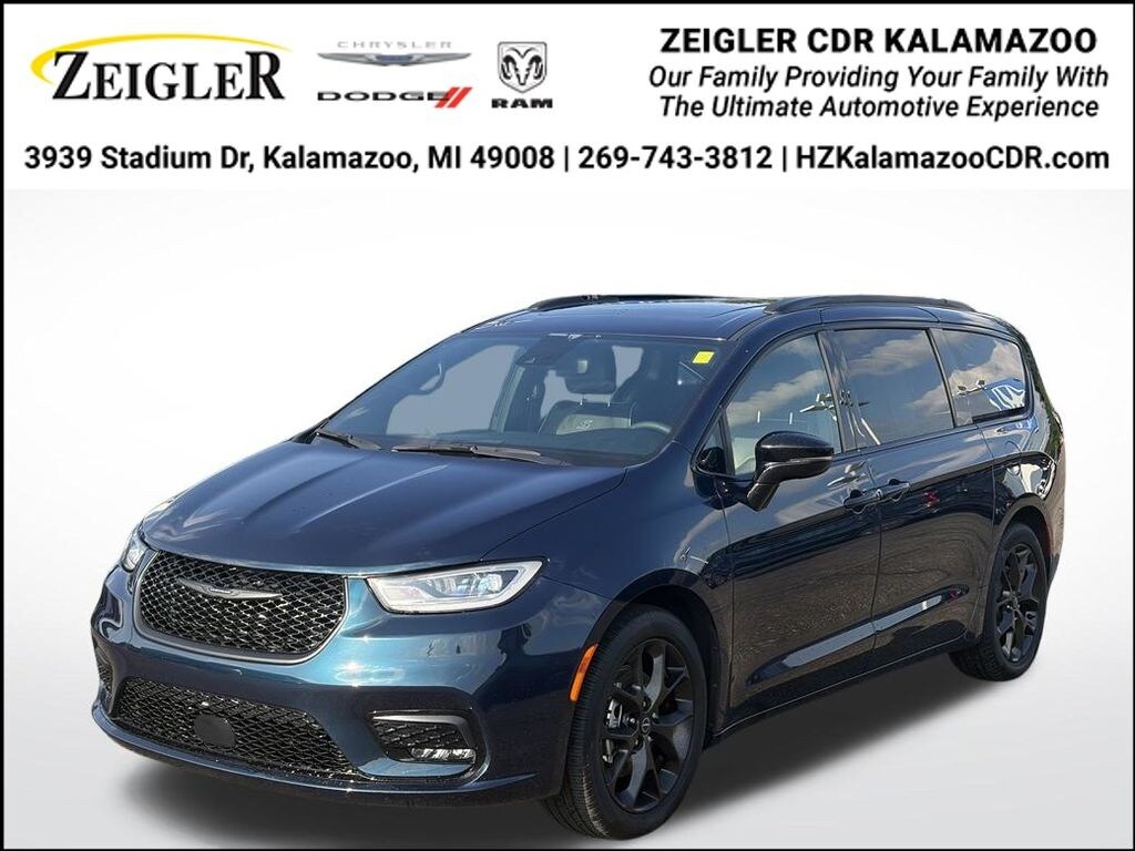 Certified 2025 Chrysler Pacifica Limited Minivan/Van