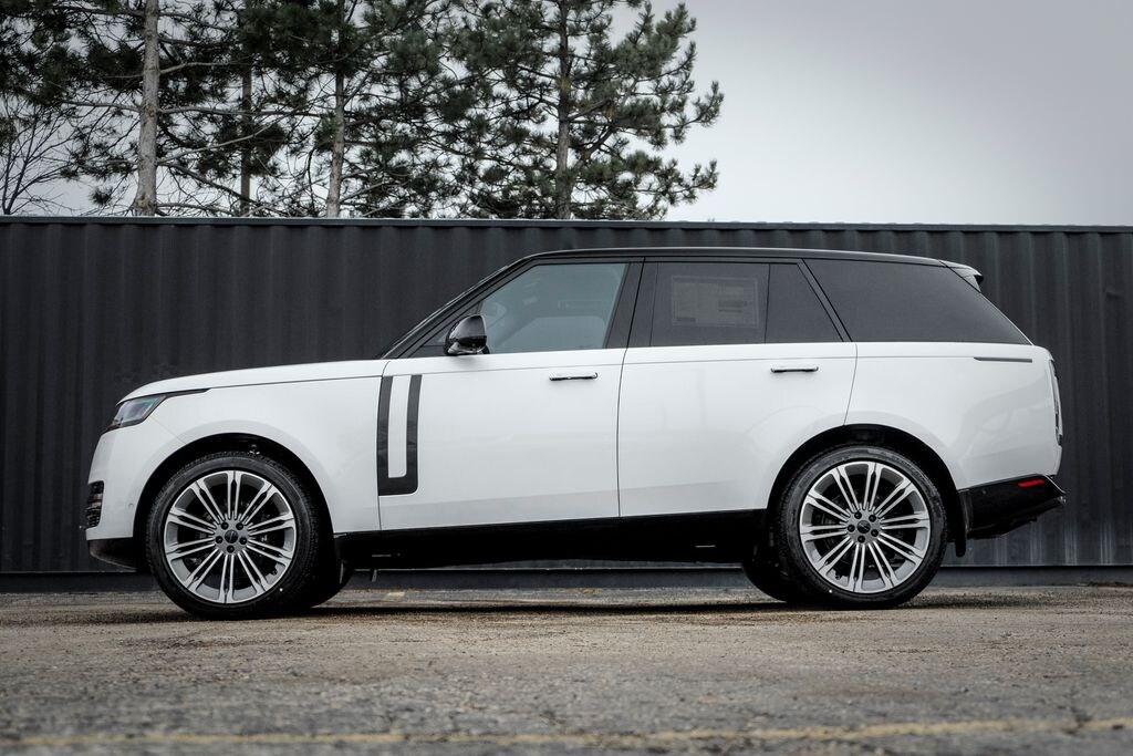 New 2026 Land Rover Range Rover P400 SE SUV