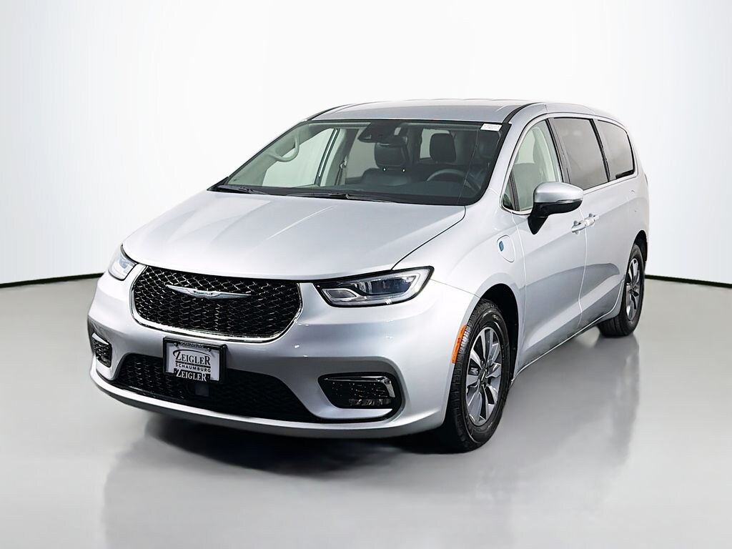 Used 2023 Chrysler Pacifica Hybrid Touring L Minivan/Van