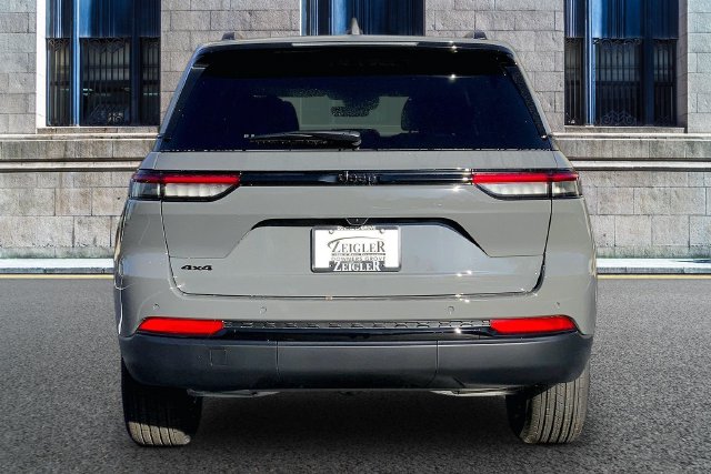 New 2027 Jeep Grand Cherokee Laredo SUV