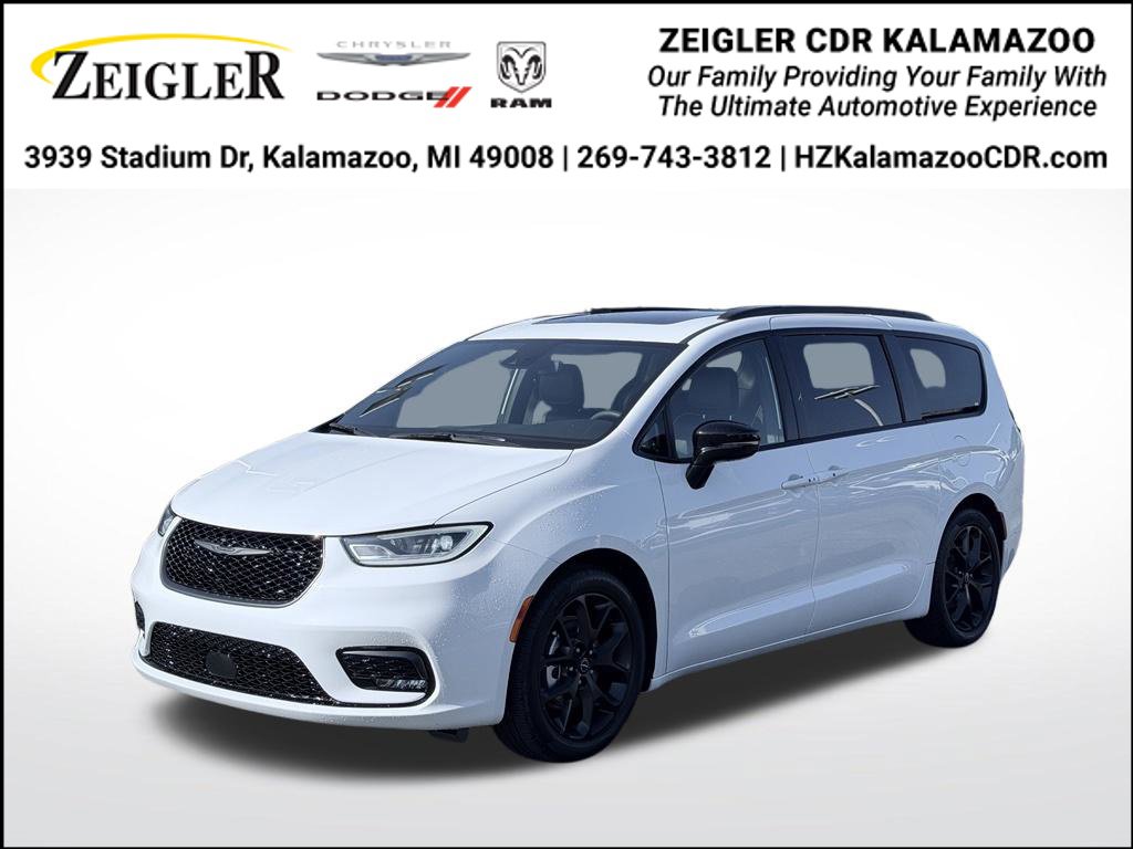 Certified 2025 Chrysler Pacifica Limited Minivan/Van