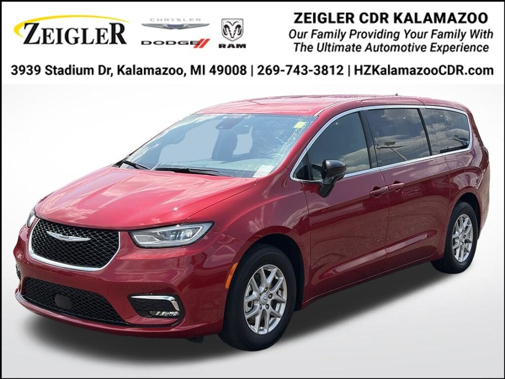 Certified 2025 Chrysler Pacifica Select Minivan/Van
