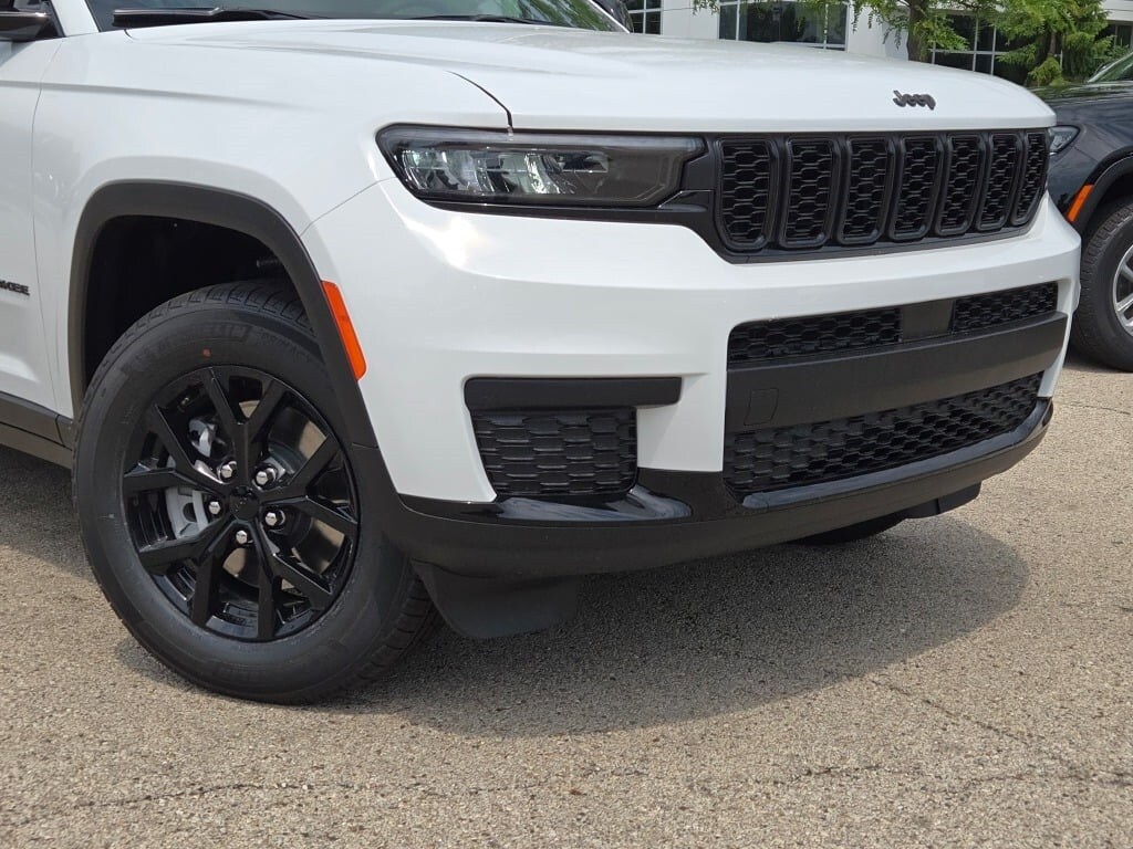 New 2025 Jeep Grand Cherokee L Laredo SUV