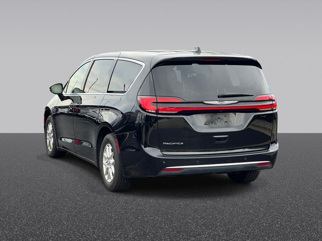Used 2025 Chrysler Pacifica Select Minivan/Van