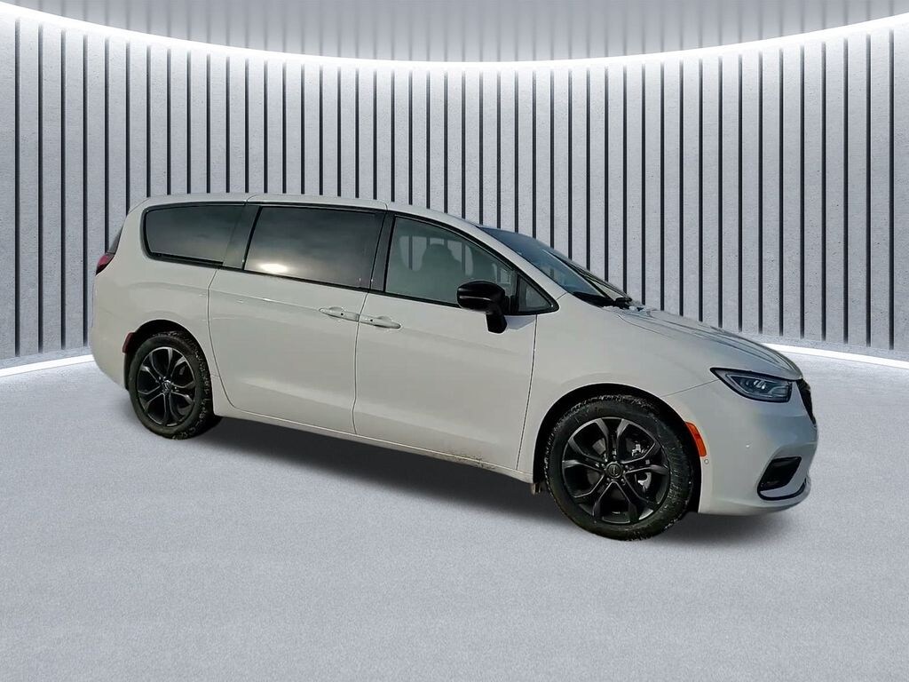 New 2026 Chrysler Pacifica Select Van Passenger Van