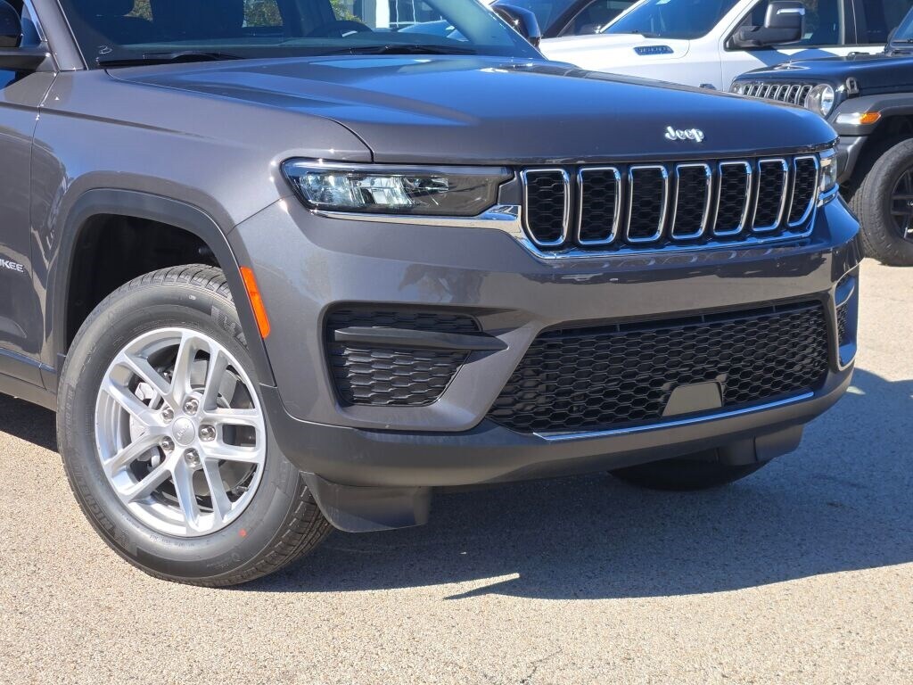 New 2025 Jeep Grand Cherokee Laredo SUV