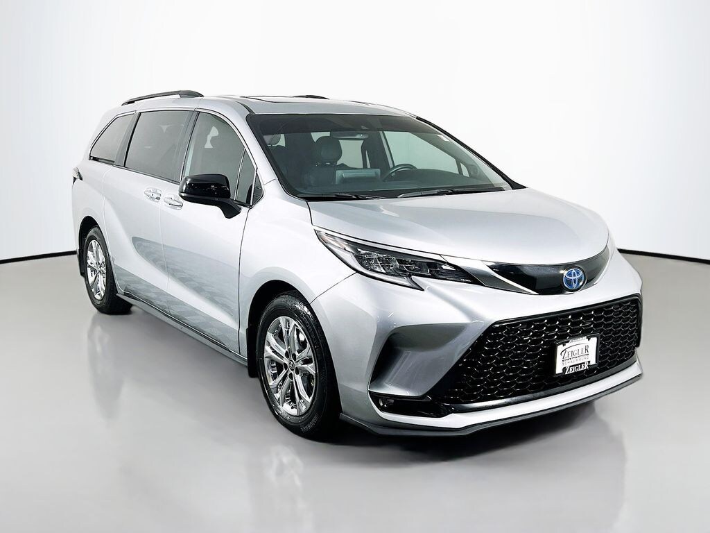 Used 2023 Toyota Sienna XSE Minivan/Van