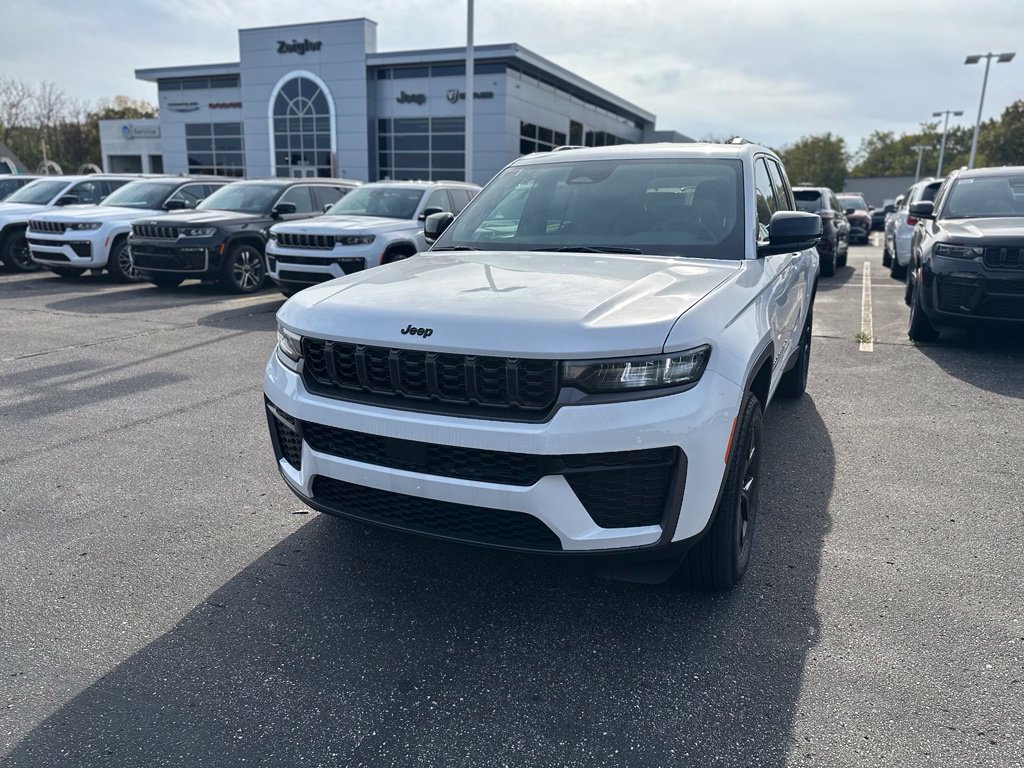 New 2026 Jeep Grand Cherokee Laredo SUV
