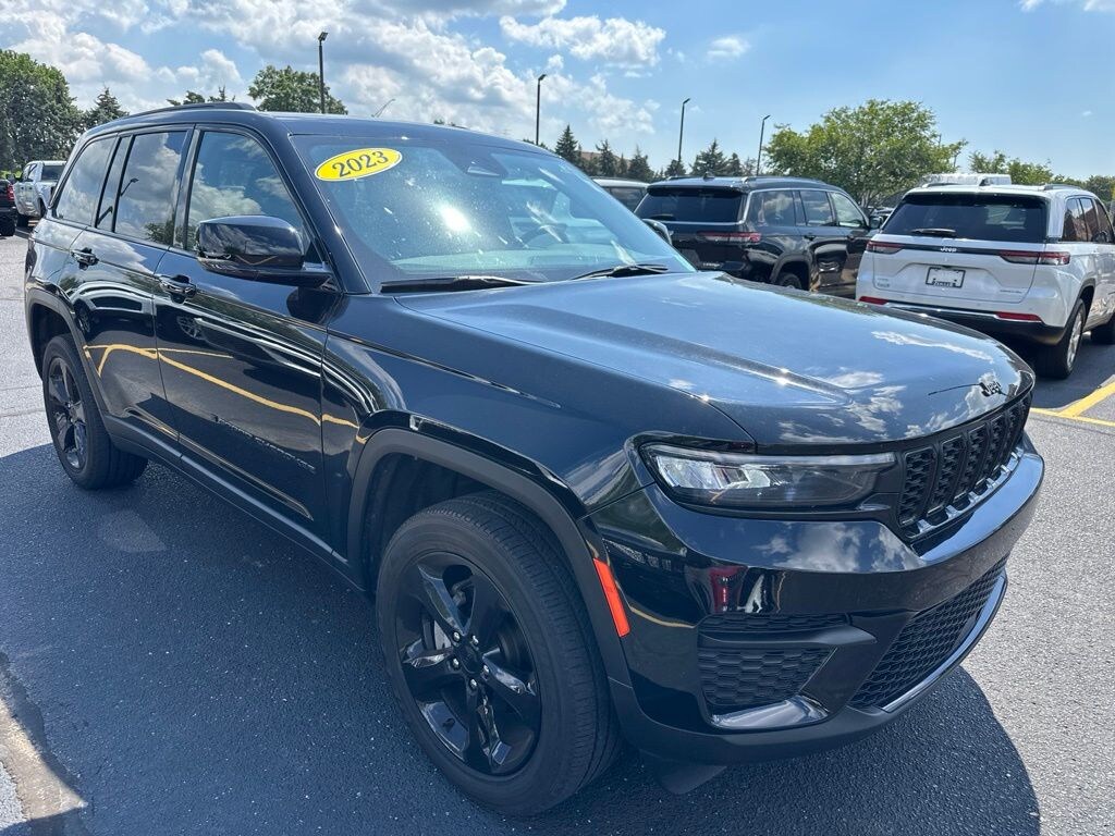 Used 2023 Jeep Grand Cherokee Altitude X SUV