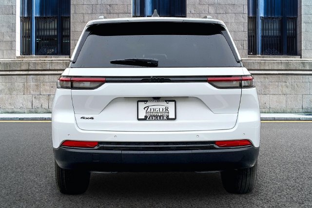 New 2027 Jeep Grand Cherokee Laredo SUV