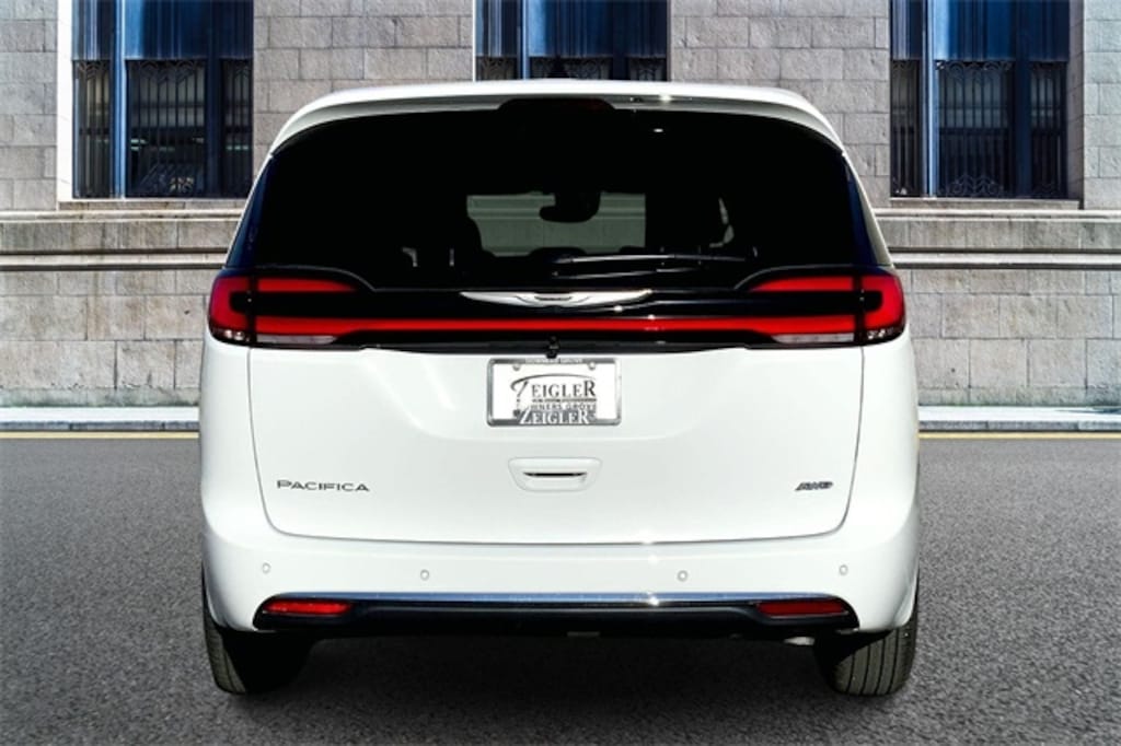 New 2026 Chrysler Pacifica Select Van Passenger Van