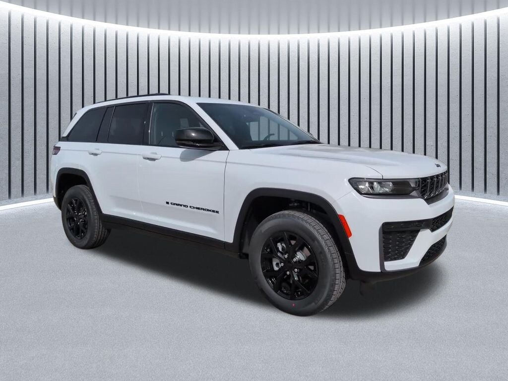 New 2026 Jeep Grand Cherokee Laredo SUV