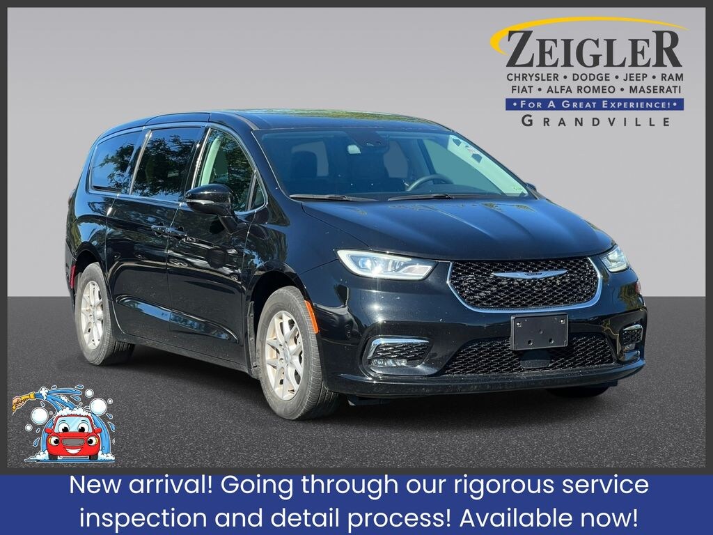 Used 2024 Chrysler Pacifica Touring L Minivan/Van