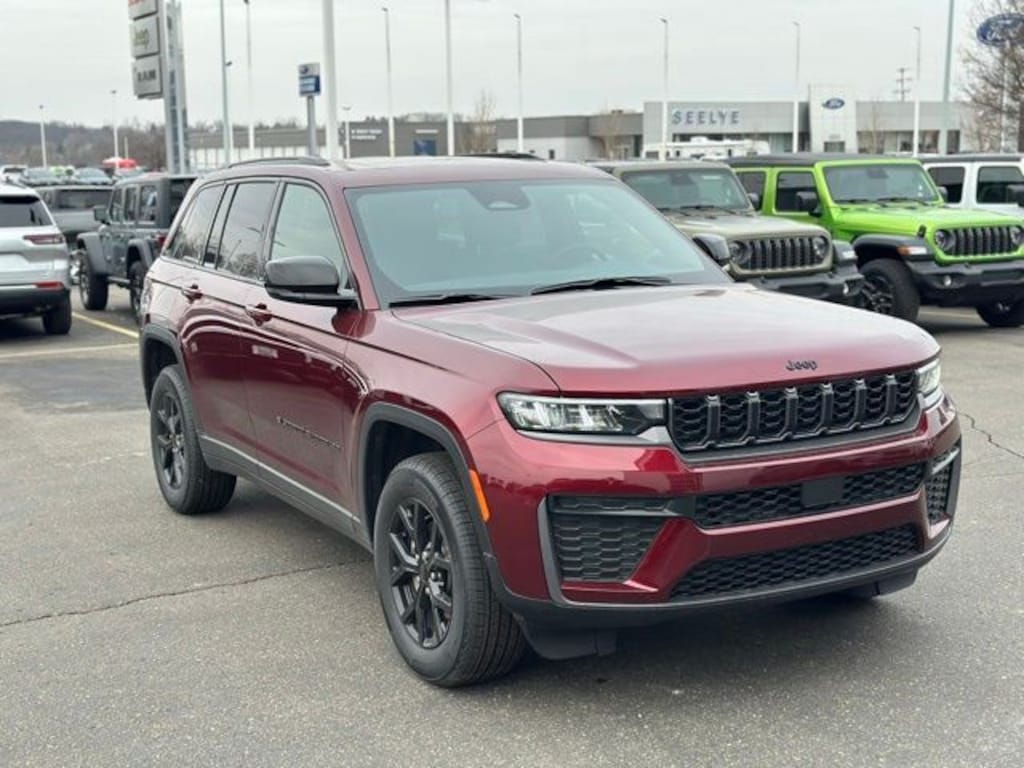 New 2026 Jeep Grand Cherokee Laredo SUV