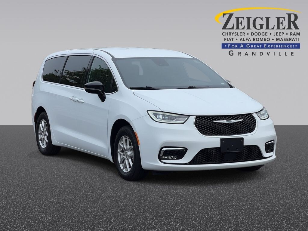 Certified 2025 Chrysler Pacifica Select Minivan/Van