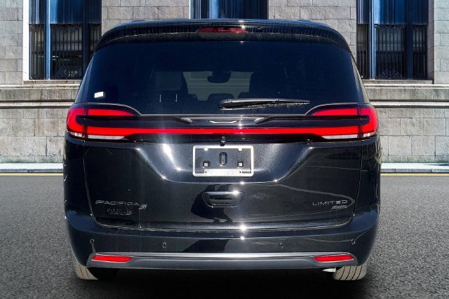 New 2027 Chrysler Pacifica Limited Van Passenger Van