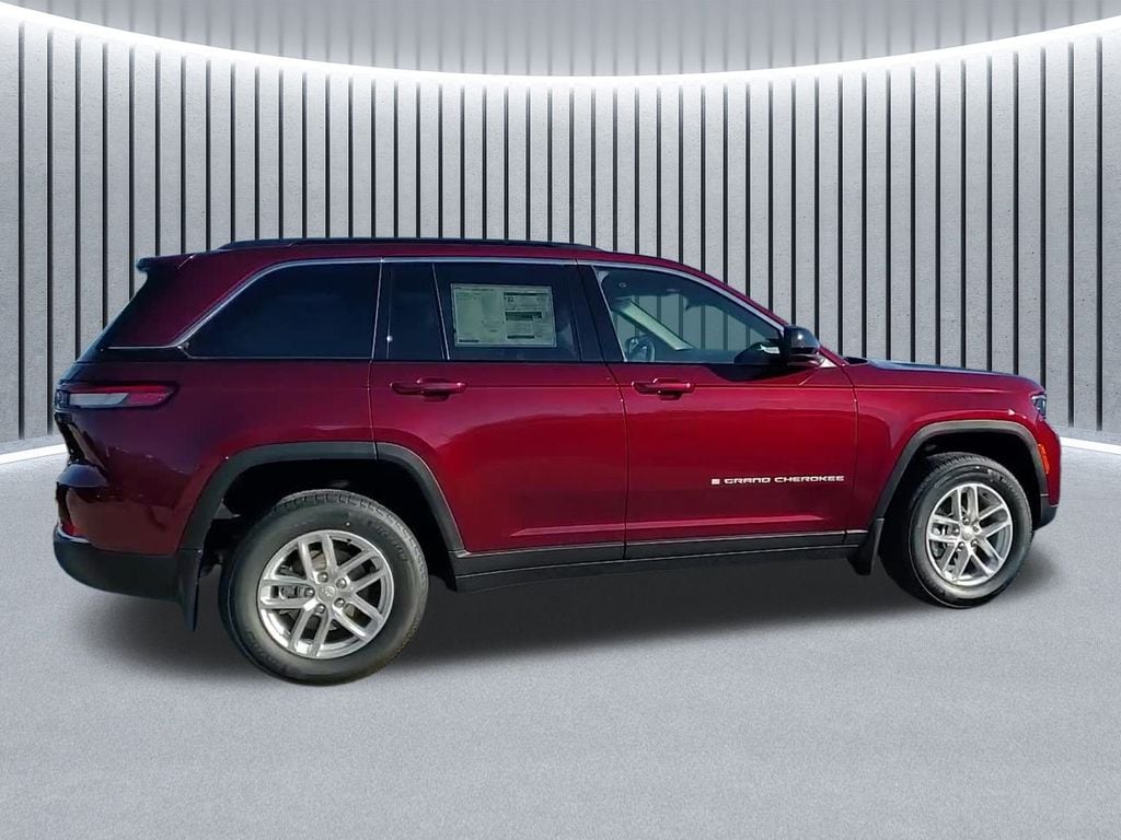 New 2025 Jeep Grand Cherokee Laredo SUV