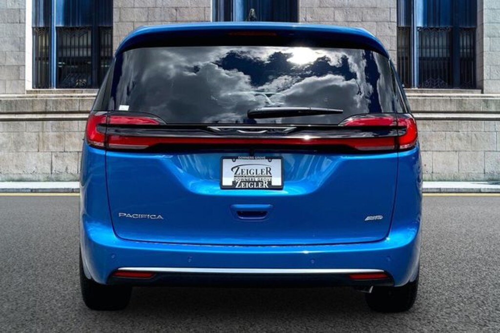 New 2027 Chrysler Pacifica Select Van Passenger Van