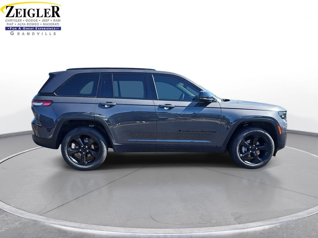 Used 2023 Jeep Grand Cherokee Altitude SUV