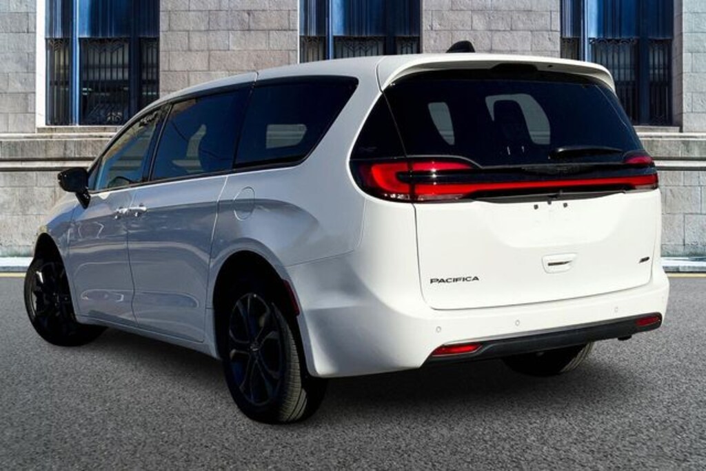 New 2026 Chrysler Pacifica Select Van Passenger Van