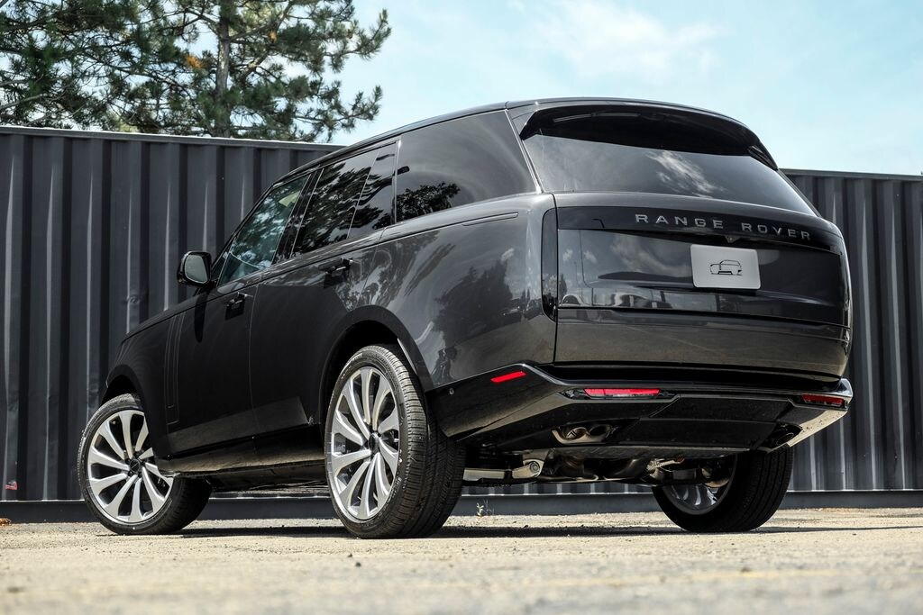 New 2026 Land Rover Range Rover P530 SE SUV