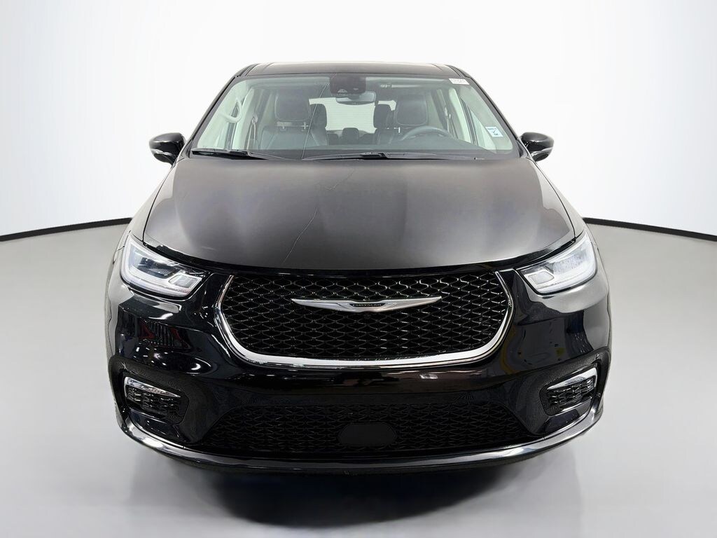 Used 2024 Chrysler Pacifica Touring L Minivan/Van