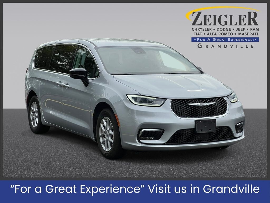Used 2024 Chrysler Pacifica Touring L Minivan/Van