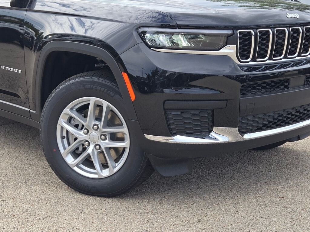 New 2025 Jeep Grand Cherokee L Laredo SUV