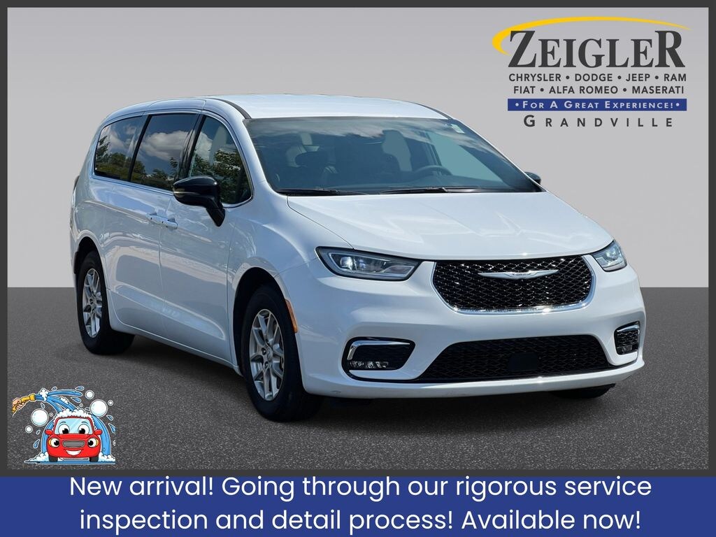 Used 2025 Chrysler Pacifica Select Minivan/Van