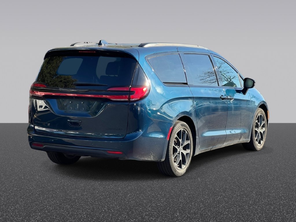 Certified 2025 Chrysler Pacifica Limited Minivan/Van