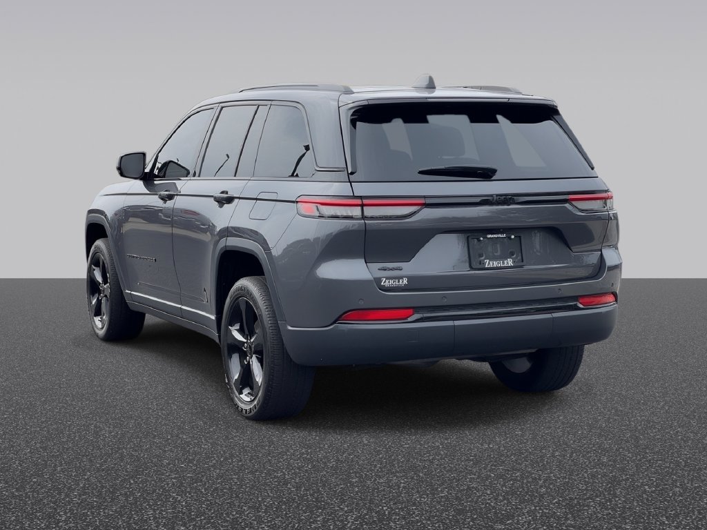 Used 2022 Jeep Grand Cherokee Altitude SUV